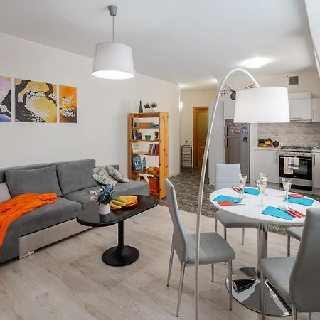 Riga Old Town Souvenir Apartment ภายนอก รูปภาพ